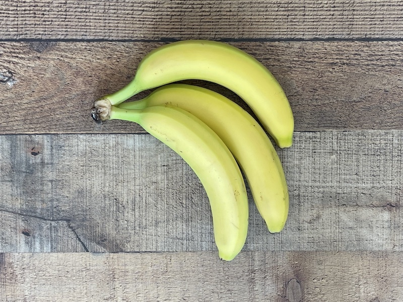 Fresh Organic Bananas Approximately 3 Lbs 1 Bunch of 6-9 Bananas (Fresh  Premium Organic Bananas 3 Lb 1 Bunch)